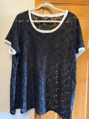 Torrid Black Lace Overlay Short Sleeve Top with White Trim sz 3